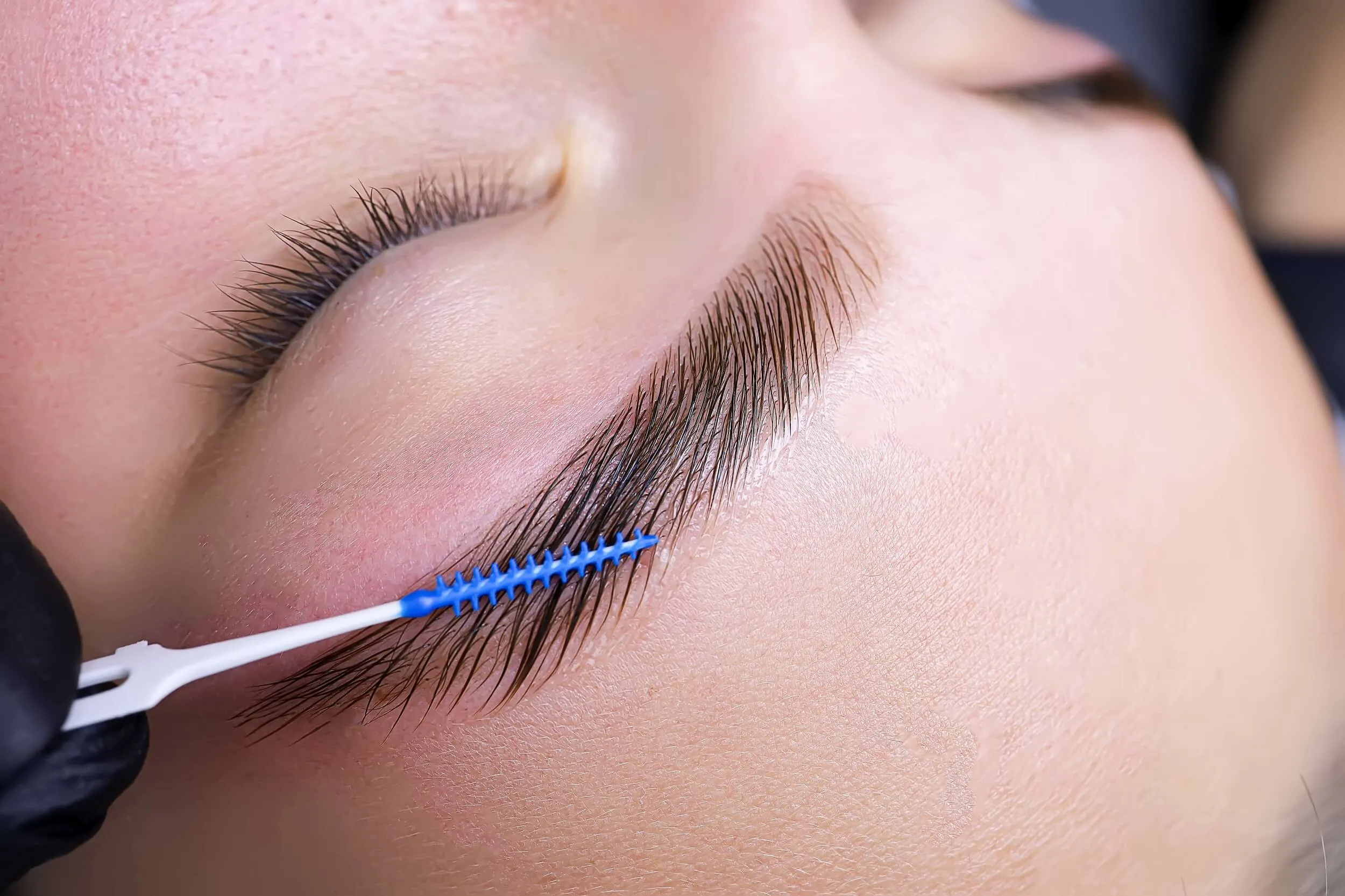 Brow Lift des sourcils chez No Faux Cils Club